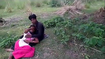 bro drills 2 petite sista in jungle