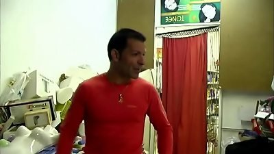 Isis una ama de casa muy lanzada  fue a un audition he hizo dos....