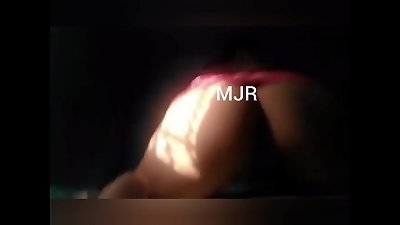 Los videos de mi puta que me manda cuando se levanta de dormir en esta cuarentena el sol pegando en su culo y se graba para enviarme  ( casero )