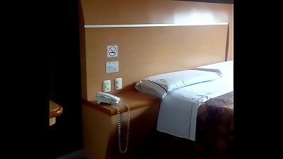 puta madura infiel entrando al hotel 1 parte