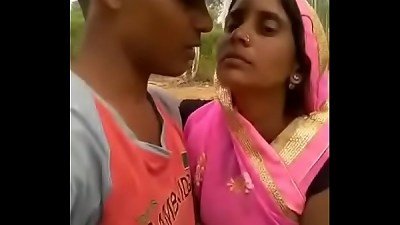 Bhabhi kiss vid