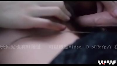 è·¯è¾¹è½¦å†…çš„å°‘å¦‡