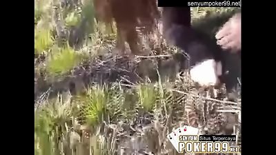 Onani Tembak Mulut Cewek Depan Publik!!!