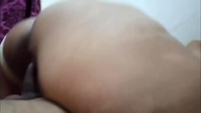 Mi t&iacute;a andaba muy caliente y me pide el favor. Ten&iacute;a ganas de verga ajena.