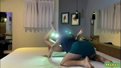 young woman eighteen years elder sucks her lover's prick a lot, finish in red